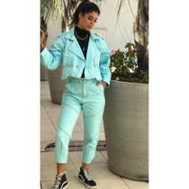 Conjunto feminino de calça e agasalho Conjunto feminino de calça e agasalho