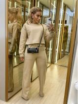 Conjunto feminino de moletom Cropped E Calca Conjunto feminino de moletom Cropped E Calca