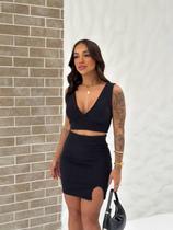 Conjunto feminino decotado cropped e saia fenda top