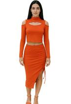 Conjunto Feminino Elegante com Recortes Ombro a Ombro e Saia Midi Franzida com Fenda Ajustável Sem Bojo Conjunto Feminino Elegante com Recortes Ombro a Ombro e Saia Midi Franzida com Fenda Ajustável Sem Bojo
