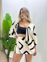 Conjunto feminino Kimono e short-saia estampado bege com peeto