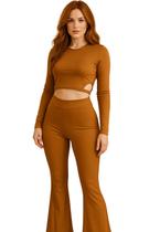 Conjunto Feminino Manga Longa Moderno com Recorte Lateral e Calça Flare de Cintura Alta Conjunto Feminino Manga Longa Moderno com Recorte Lateral e Calça Flare de Cintura Alta