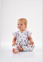 Conjunto Feminino para Bebês com uma Jardineira e um Body em Suedine Up Baby Conjunto Feminino para Bebês com uma Jardineira e um Body em Suedine Up Baby