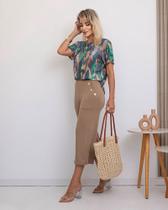 Conjunto Feminino Plus Size Calça Pantacourt e Blusa Conjunto Feminino Plus Size Calça Pantacourt e Blusa