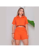 Conjunto feminino shorts com bolso e camisa com botões no linho