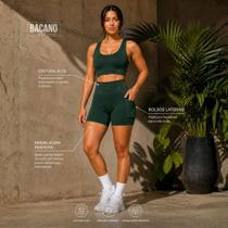 Conjunto Fitness Feminino Verde Escuro Short com Bolsos Laterais Top Duplo com Bojo Removível Conjunto Fitness Feminino Verde Escuro Short com Bolsos Laterais Top Duplo com Bojo Removível