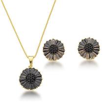 Conjunto flor cristais e zircônia preta