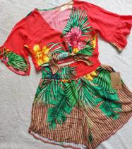 Conjunto floral Tropical, shorts e cropped com amarração
