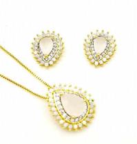 Conjunto Gotas Com Brincos e Cordão Com Pingente Banho Ouro 18k 4018 4019 Conjunto Gotas Com Brincos e Cordão Com Pingente Banho Ouro 18k 4018 4019