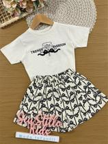 Conjunto Infantil Animê com Shorts e Blusa Bege Fashion Conjunto Infantil Animê com Shorts e Blusa Bege Fashion