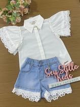 Conjunto Infantil Animê Verão Shorts Jeans e Camisa Branca com Bordado Inglês