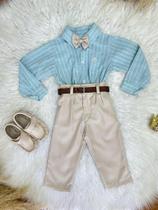 Conjunto Infantil Camisa Verde e Calça Bege com Cinto e Gravatinha Borboleta Conjunto Infantil Camisa Verde e Calça Bege com Cinto e Gravatinha Borboleta
