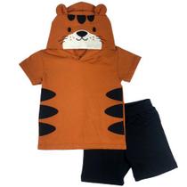Conjunto infantil fantasia camiseta manga curta ferrugem com capuz bordado tigre e shorts em suedine preto liso