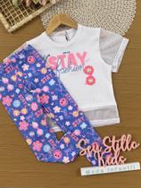 Conjunto Infantil Kukiê Verão com Calça Legging Azul e Blusa Branca Stay Fashion Conjunto Infantil Kukiê Verão com Calça Legging Azul e Blusa Branca Stay Fashion
