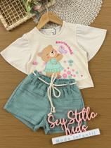 Conjunto Infantil Kukiê Verão com Shorts Verde e Blusa Bege Ursinha Borboleta Conjunto Infantil Kukiê Verão com Shorts Verde e Blusa Bege Ursinha Borboleta