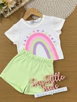 Conjunto Infantil Kukiê Verão com Shorts Verde e Blusa Branca Arco-íris Conjunto Infantil Kukiê Verão com Shorts Verde e Blusa Branca Arco-íris