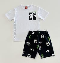 Conjunto Infantil Kyly Camiseta Branca Estampa Coqueiro com Frase e Bermuda Preta Estampada Confortável Moda Kids Verão