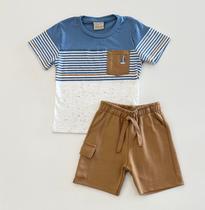 Conjunto Infantil Menino Milon Camiseta Azul Listrada com Bolso e Bermuda Marrom Estilo Casual Conjunto Infantil Menino Milon Camiseta Azul Listrada com Bolso e Bermuda Marrom Estilo Casual