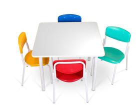 Conjunto infantil mesa vermelha MDF alt: 570mm c/ 4 cadeiras coloridas