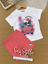 Conjunto Infantil Momi Verão com Shorts Ciclista Vermelho e Blusa Branca Hello Kitty Viagem