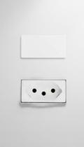 Conjunto Interruptor Simples e Tomada 10A Branco Conjunto Interruptor Simples e Tomada 10A Branco
