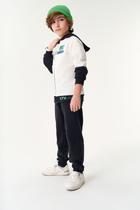 Conjunto Jaqueta com Capuz e Calça em Moletom Felpado Catavento Conjunto Jaqueta com Capuz e Calça em Moletom Felpado Catavento