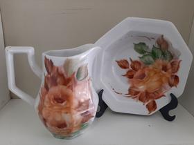 Conjunto Jarra c Bacia e Suporte Porcelana.