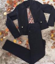 Conjunto jens calça flare e blusa na cor preta