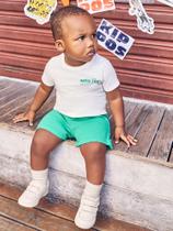 Conjunto Kippos Infantil Menino com Camiseta e Bermuda Dino Match Verde