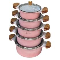 Conjunto Kit Jogo de Panelas 5 Peças Elisa Rosa com Ceramica Antiaderente Branco Alumínio Batido Fundido Alça de Madeira