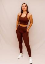Conjunto Legging Bolso + Top Decote U Confort - Coffe - Conforto e Estilo para Atividades Físicas Conjunto Legging Bolso + Top Decote U Confort - Coffe - Conforto e Estilo para Atividades Físicas