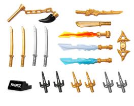 Conjunto LEGO NINJAGO com 24 Armas e Suporte de Exibição