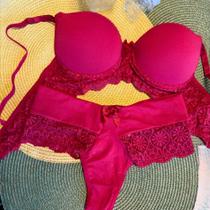 Conjunto Lingerie Calcinha e Sutiã com Bojo e Renda Vermelho Carmin Conjunto Lingerie Calcinha e Sutiã com Bojo e Renda Vermelho Carmin
