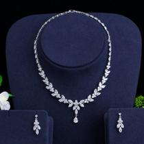 Conjunto luxo colar e brinco folhas cravejado