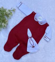 Conjunto macacão em tricot com body bordado + pano de boca Conjunto macacão em tricot com body bordado + pano de boca