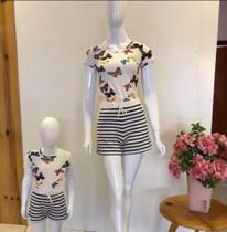 Conjunto mãe e filha em malha canelada, estampado borboletas para o verão.