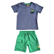 Conjunto Masculino de Camiseta de Malha e Bermuda de Moletom sem Felpa Cores Cinza e Verde - Up Baby Conjunto Masculino de Camiseta de Malha e Bermuda de Moletom sem Felpa Cores Cinza e Verde - Up Baby