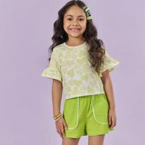 Conjunto Menina Kukiê Blusa Boxy Estampa Coração e Short com Textura Verde Neon Conjunto Menina Kukiê Blusa Boxy Estampa Coração e Short com Textura Verde Neon