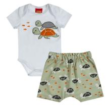 Conjunto Menino Kyly Body em Cotton Branco com Estampa de Tartaruga e Bermuda Verde Chá Matcha em Moletom Leve