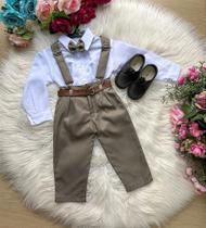 Conjunto Meninos Miss Cherry com Suspensório Verde Militar e Cinto Caramelo