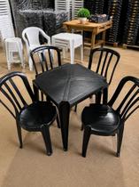 Conjunto Mesa + 4 cadeiras de plástico Bistro Pretas Conjunto Mesa + 4 cadeiras de plástico Bistro Pretas