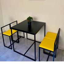 Conjunto Mesa 4 Cadeiras Pequena Estofado Amarelo Industrial Black Box