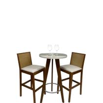 Conjunto Mesa Bistrô Alta Castanho Claro com Vidro + Duas Banquetas Alta Madeira Castanho Claro com Encosto Entrelaçado