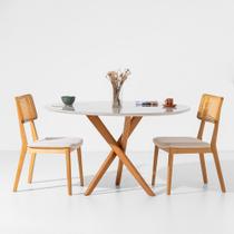 Conjunto Mesa de Jantar Thai Vidro Off White com 2 Cadeiras Lalá Palha Natural Cru - 1,20m Conjunto Mesa de Jantar Thai Vidro Off White com 2 Cadeiras Lalá Palha Natural Cru - 1,20m