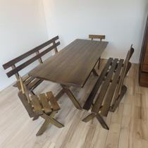 Conjunto Mesa de Madeira Maciça Rústica para Churrasco com 2 Bancos e 2 Cadeiras Conjunto Mesa de Madeira Maciça Rústica para Churrasco com 2 Bancos e 2 Cadeiras