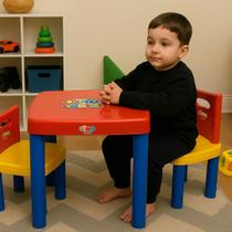 Conjunto mesa infantil reforçada para atividades refeição brincadeira com 2 cadeiras simotoys Conjunto mesa infantil reforçada para atividades refeição brincadeira com 2 cadeiras simotoys