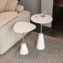 Conjunto Mesa Lateral de Canto Napoli Metal 65cm X 40cm Branco/Dourado Conjunto Mesa Lateral de Canto Napoli Metal 65cm X 40cm Branco/Dourado