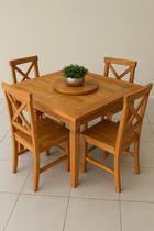 Conjunto Mesa Quadrada Marchetada com Prato Giratório 110x110cm + 4 Cadeiras de Madeira de Demolição Encosto em X