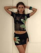Conjunto Minissaia com Fenda e Blusa Baby Look Preto Maxi Floral Conjunto Minissaia com Fenda e Blusa Baby Look Preto Maxi Floral
