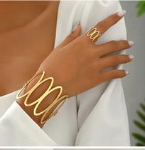 Conjunto Moderno de Bracelete e Anel Reajustável Banhado a Ouro 18K Design Elegante e Sofisticado